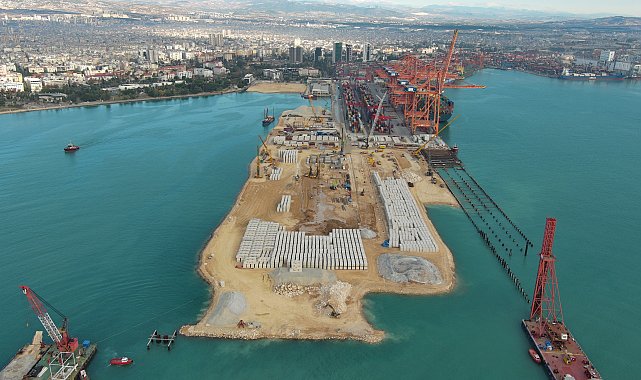 Bakan Uraloğlu: Mersin Limanı'nın kapasitesi 3,6 milyon TEU'ya ulaşacak