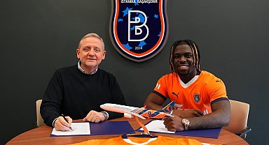 Başakşehir, İrlandalı Festy Ebosele ile 3.5 yıllık sözleşme imzaladı