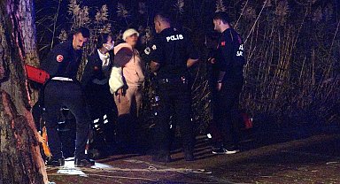 Bataklıkta 4 saat mahsur kalan kadın vinçle kurtarıldı