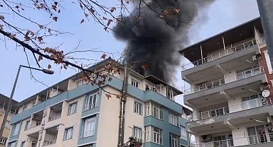 Batman'da, 6 katlı binanın teras katı yandı