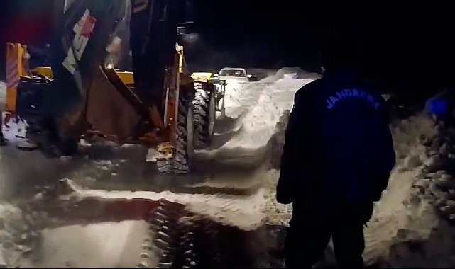 Bayburt'ta karda mahsur kalan 4 kişi kurtarıldı