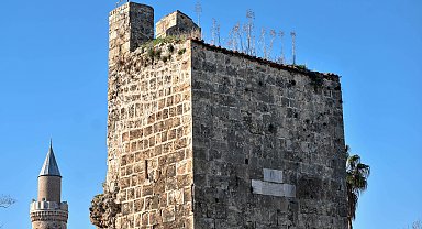 Binlerce yıllık sur ve burçlar 'yeşerdi'
