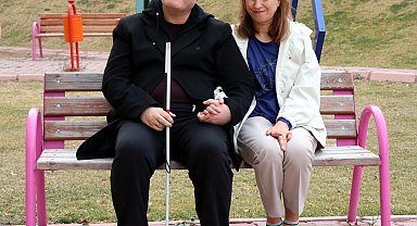 Birbirinin sesinden etkilenen görme engelli çift, 1,5 yıl sonra evlendi