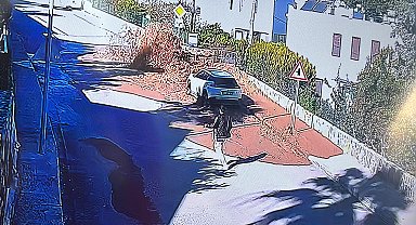 Bodrum'da ana su isale hattı patladı; otomobil sürücüsünün panik anları kamerada