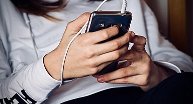 Brezilya Devlet Başkanı Lula, okullarda cep telefonu yasağını onayladı