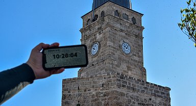 Çalınan tarihi saatin yerine takılan ikizinde 'enerji' duraklaması