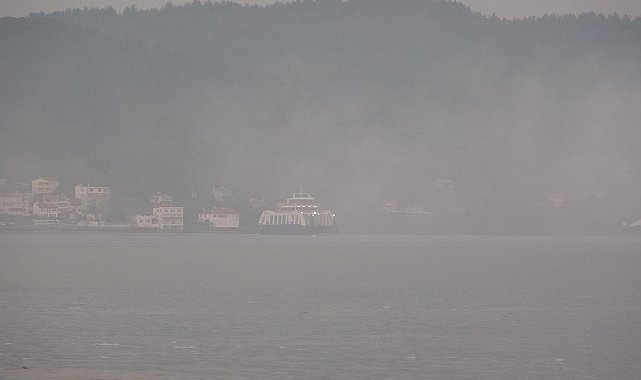 Çanakkale Boğazı'nda gemi trafiği, sis nedeniyle askıya alındı