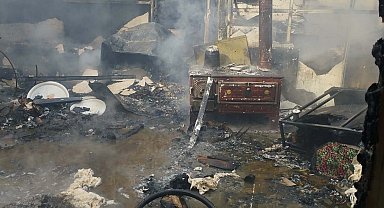 Çanakkale'de çıkan yangında ev kullanılamaz hale geldi