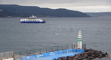 Çanakkale'de feribot seferlerine 'fırtına' engeli