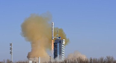 Çin tek roketle üç uyduyu uzaya gönderdi