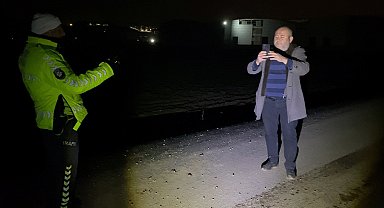 Cipi toprağa saplanan alkollü sürücü polisi görünce kaza yerini kameraya kaydedip, kendini savundu