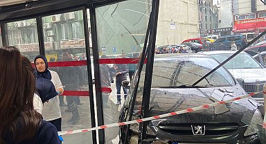 Cipin çarptığı otomobil hastanenin acil servisine girdi: 1 yaralı