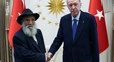 Cumhurbaşkanı Erdoğan, Alevi dedesi Uğurlu'yu kabul etti