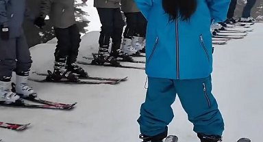 Dağ yöresinde yaşayan 60 genç, ilk kez Uludağ Kayak Merkezi'ne gitti