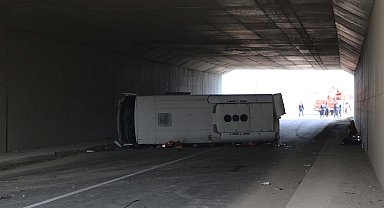 Denizli'de işçileri taşıyan midibüs devrildi; 4 ölü, 19 yaralı