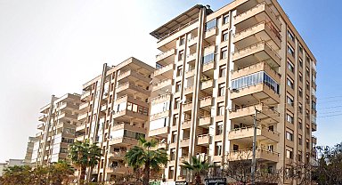 Depremde 150 kişiyi mezar olan Palmiye Sitesi'nin müteahhidine, 'Kocama' gerekçesiyle tahliye