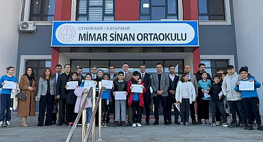 Doğu ve Güneydoğu'da öğrenciler karnelerini aldı