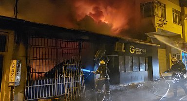 Edirne'de çakmak dükkanında çıkan yangında 5 iş yeri hasar gördü