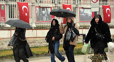 Edirne'de karla karışık yağmur