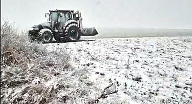 Edirne'de yağan kar, kuru toprağa ekim yapan buğday üreticisini umutlandırdı