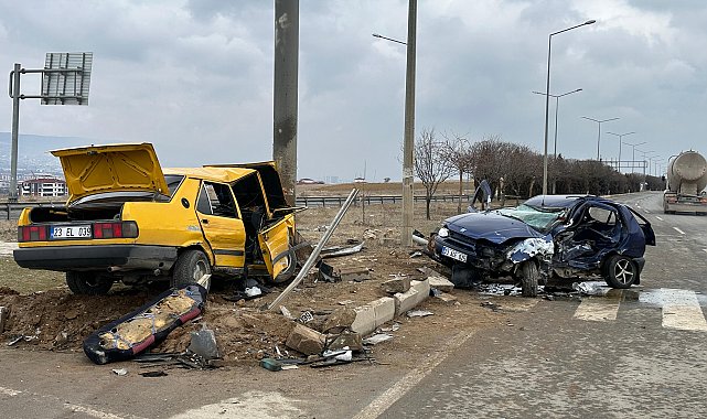 Elazığ'da 3 aracın karıştığı kaza; 1'i ağır, 3 yaralı
