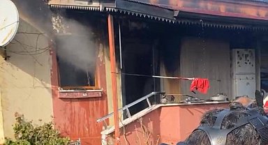 Emekli öğretmen yalnız yaşadığı evinde çıkan yangında öldü