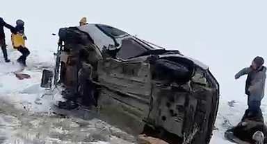 Erzurum'da kayganlaşan yolda kaza; 2 ölü, 3 yaralı