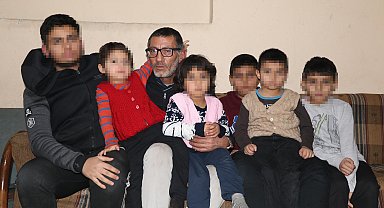 Eşi evi terk eden baba, 6 çocuğuyla baş başa kaldı