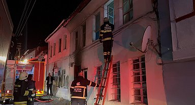 Eskişehir'de 2 katlı evde çıkan yangını itfaiye söndürdü