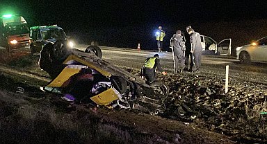 Eskişehir'de 2 otomobil kafa kafaya çarpıştı: 1 ölü, 5 yaralı