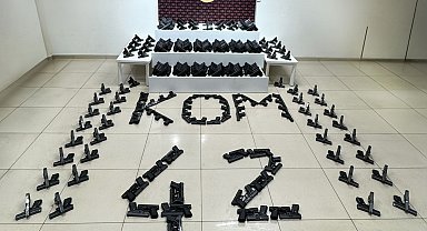 Evde 400 tabanca ele geçirildi; baba ile oğlu tutuklandı