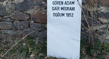 Evinin önünde cesedi, bahçe duvarının yanında mezar taşı bulundu