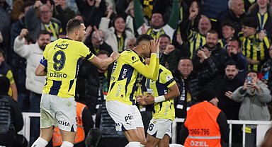 Fenerbahçe, Göztepe'yi 9 dakikada bulduğu 3 golle geçti