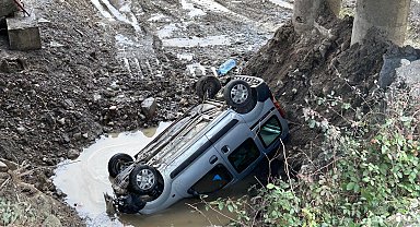 Hafif ticari araç dere yatağına düştü: 3 yaralı