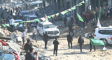 Hamas, 3 İsrailli esiri Kızılhaç'a teslim etti