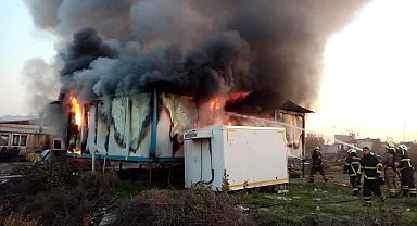 Hatay'da konteynerdeki yangın, söndürüldü
