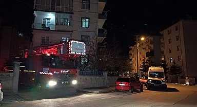 İçki içerken 'Hakkınızı helal edin' diye mesaj attı, itfaiye merdiveniyle girilen evde uyurken bulundu