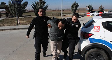 İmam, bir gün önce kendisini dövüp telle boğmaya kalkışan komşusunu bıçakladı