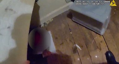 İngiltere'de polis hırsızlık şüphelisini yatağın altında saklanırken yakaladı