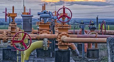 İran'da petrol deposunda yangın çıktı