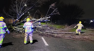 İrlanda ve Kuzey İrlanda'yı Eowyn Fırtınası vurdu