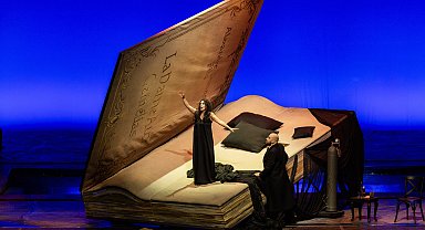 İstanbul- 'La Traviata' operasının prömiyeri AKM'de gerçekleştirildi