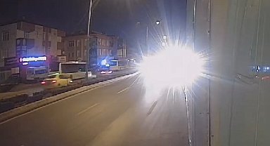 İstanbul- Ataşehir'de otomobil İETT otobüsüne çarptı: 1 ölü 2 yaralı