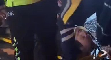 İstanbul-Bakırköy'de yolun karşısına geçerken otomobilin çarptığı kişi yaralandı