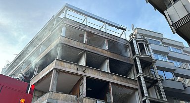 İstanbul-Beyoğlu'nda 6 katlı metruk binada yangın