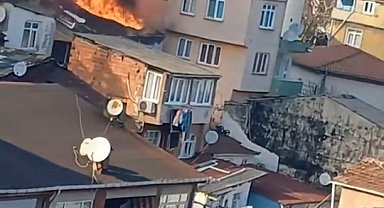 İstanbul -Beyoğlu'nda binada yangın-1