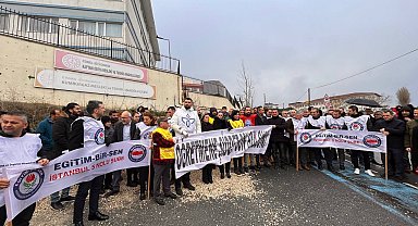 İstanbul- Büyükçekmece'de eğitimciler müdür yardımcısının bıçaklandığı okul önünde toplandı