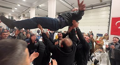 İstanbul- Emekli olan 15 itfaiyeci için Avcılar'da veda yemeği düzenlendi