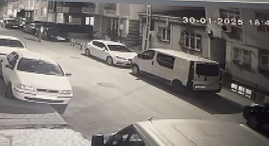 İstanbul- Eyüpsultan'da aile katliamı: Şüphelinin binadan çıkışı kamerada