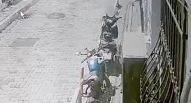 İstanbul-Fatih'te motosiklet farı hırsızlığı kamerada